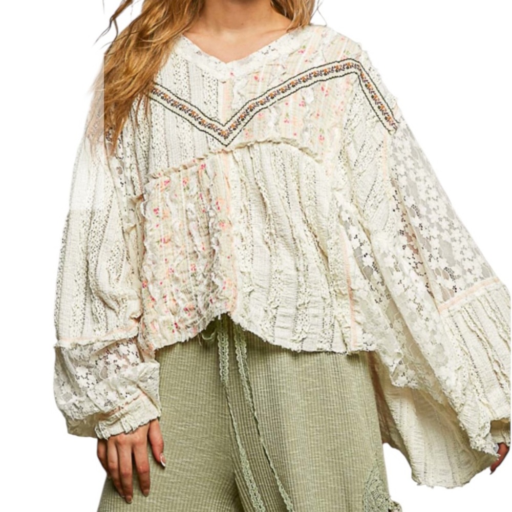 Boho Lace Crochet V-Neck Women's NWT Top in Cream - Picture 2 of 4